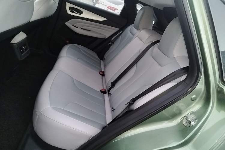 Used Venucia V DD-i 2023 110 km iE Version Left Rear Seat