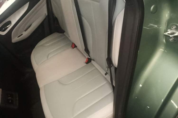 Used Venucia V DD-i 2023 110 km iE Version Left Rear Seat
