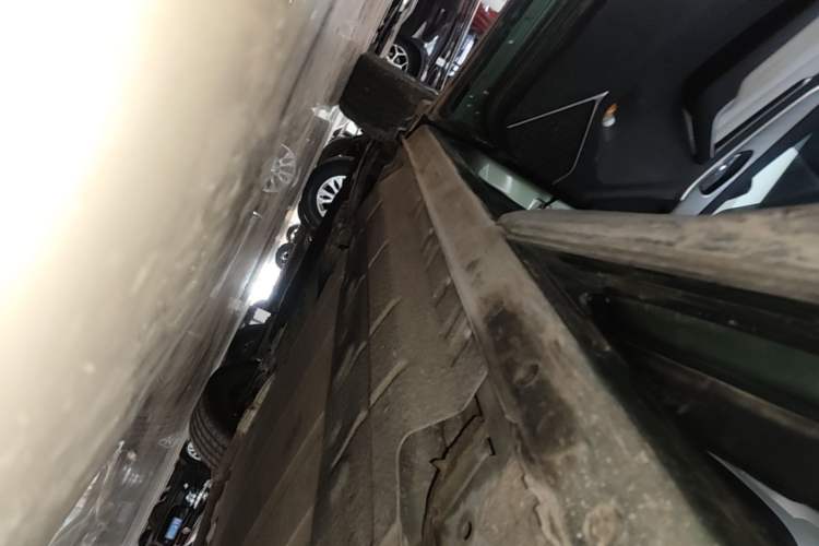 Used Venucia V DD-i 2023 110 km iE Version Left Side Sill
