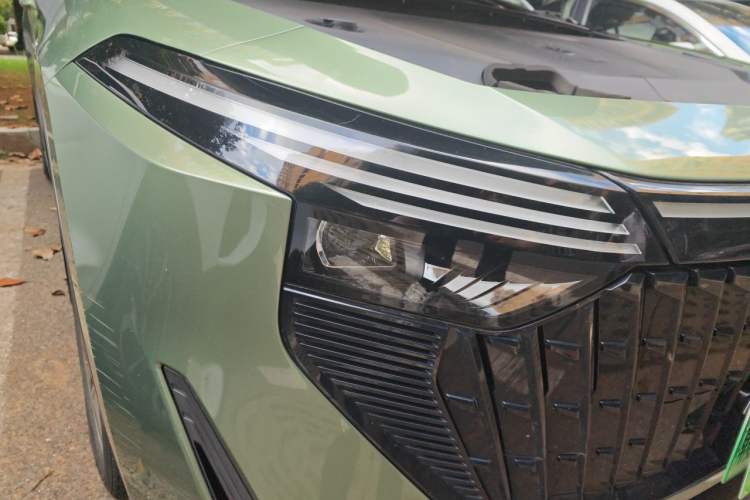 Used Venucia V DD-i 2023 110 km iE Version Right Front Headlight
