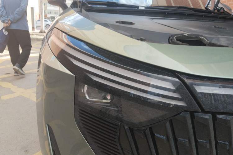 Used Venucia V DD-i 2023 110 km iE Version Right Front Headlight