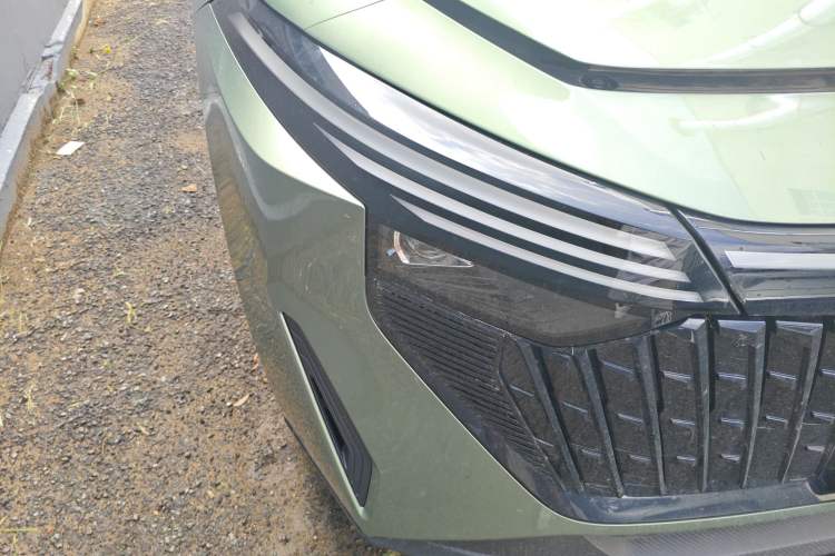 Used Venucia V DD-i 2023 110 km iE Version Right Front Headlight