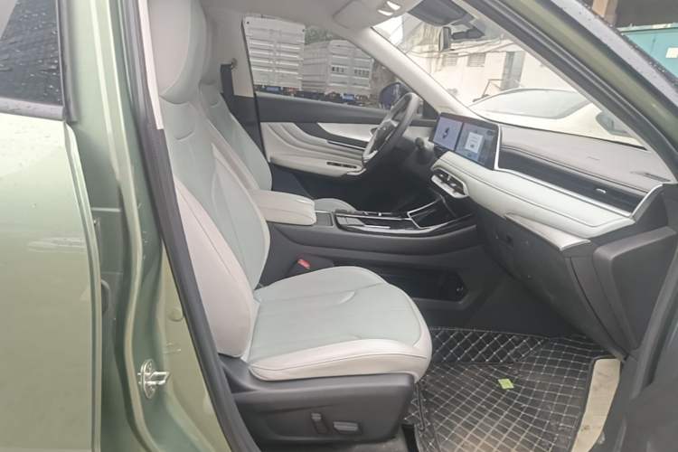 Used Venucia V DD-i 2023 110 km iE Version Right Front Seat