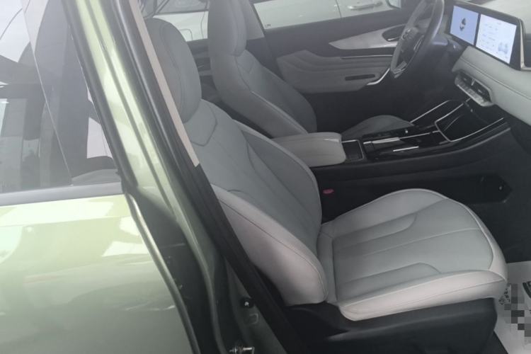 Used Venucia V DD-i 2023 110 km iE Version Right Front Seat