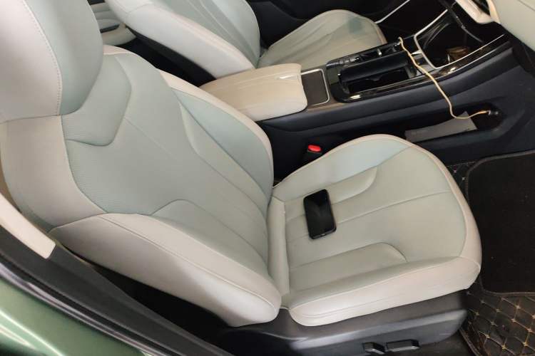 Used Venucia V DD-i 2023 110 km iE Version Right Front Seat