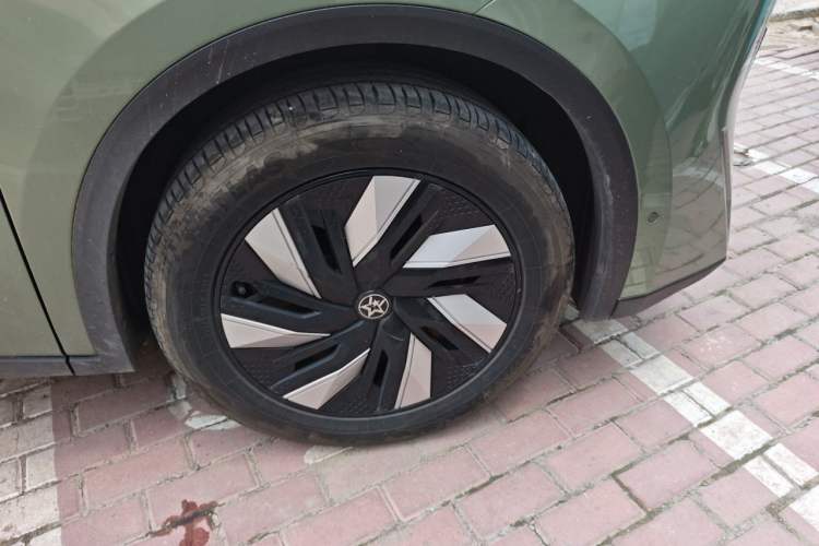 Used Venucia V DD-i 2023 110km iT Version Right Front Wheel Hub