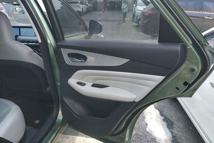 Used Venucia V DD-i 2023 110 km iE Version Right Rear Door Interior
