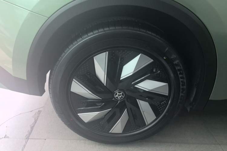 Used Venucia V DD-i 2023 110 km iE Version Right Rear Wheel Hub