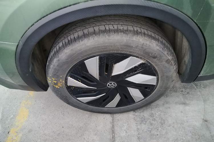Used Venucia V DD-i 2023 110 km iE Version Right Rear Wheel Hub