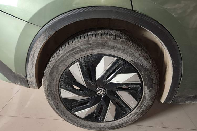 Used Venucia V DD-i 2023 110 km iE Version Right Rear Wheel Hub