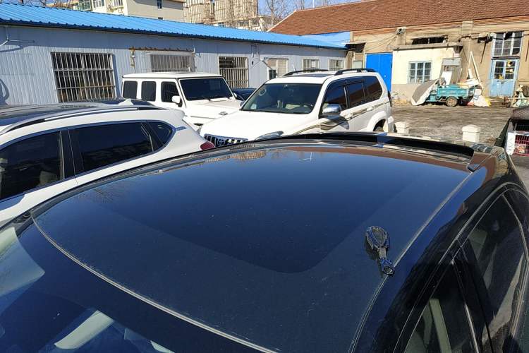 Used Venucia V DD-i 2023 110 km iE Version Roof