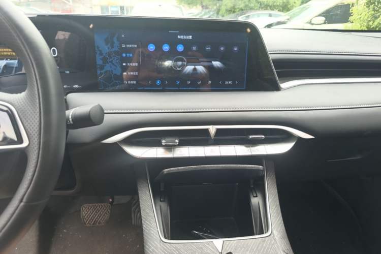 Used Venucia V DD-i 2023 110 km iE Version Audio And AC Panel
