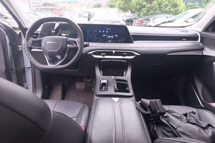 Used Venucia V DD-i 2023 110 km iE Version Center Console