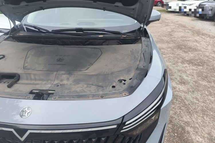 Used Venucia V DD-i 2023 110 km iE Version Engine Bay Left