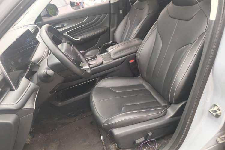Used Venucia V DD-i 2023 110 km iE Version Left Front Seat
