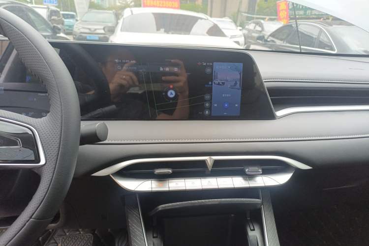 Used Venucia V DD-i 2023 110 km iE Version Audio And AC Panel