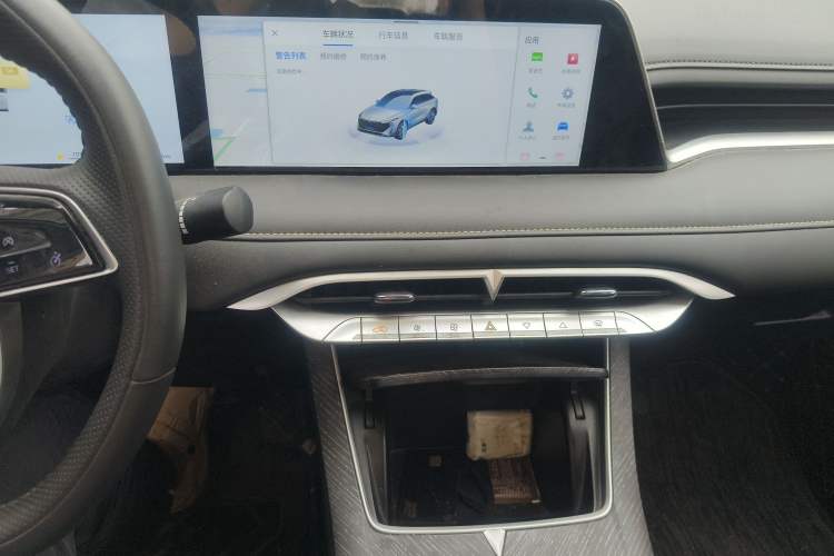 Used Venucia V DD-i 2023 110 km iE Version Audio And AC Panel