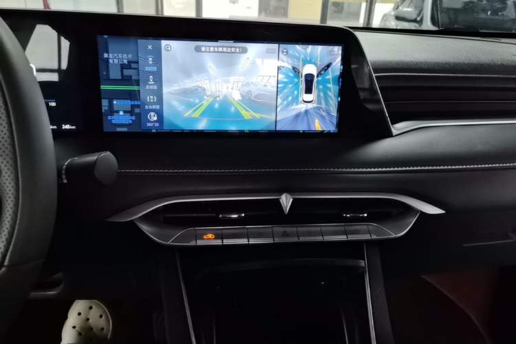 Used Venucia V DD-i 2023 110 km iE Version Audio And AC Panel