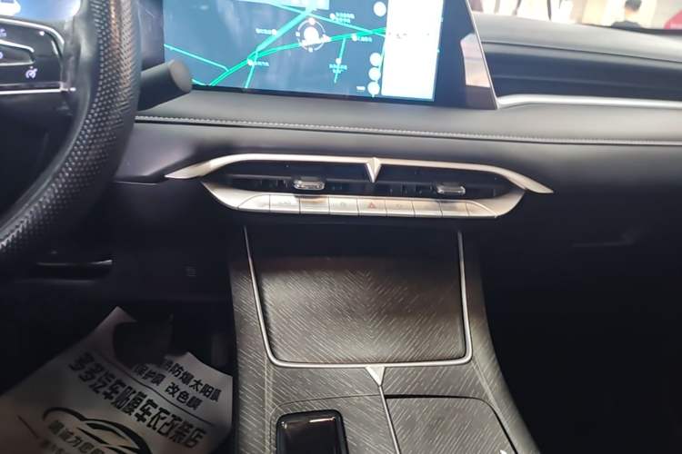 Used Venucia V DD-i 2023 60km iD Version Audio And AC Panel