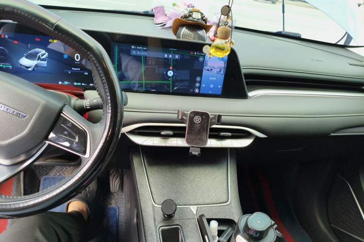 Used Venucia V DD-i 2023 110 km iE Version Audio And AC Panel