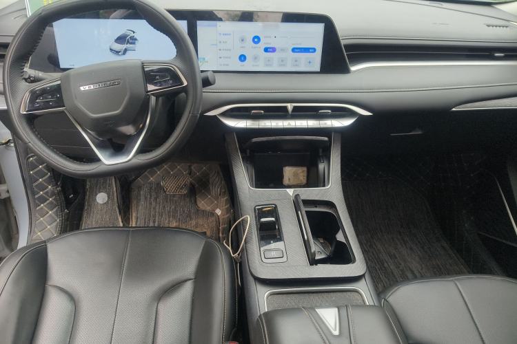 Used Venucia V DD-i 2023 110 km iE Version Center Console