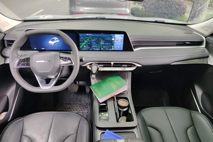 Used Venucia V DD-i 2023 110km iT Version Center Console