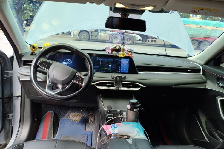 Used Venucia V DD-i 2023 110 km iE Version Center Console