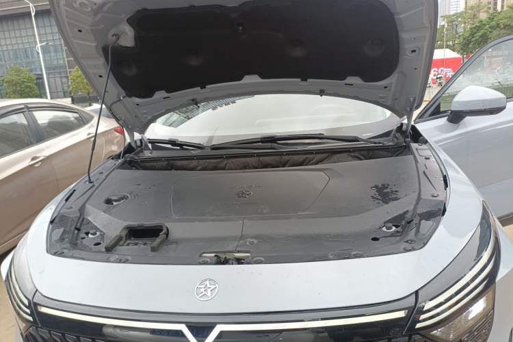 Used Venucia V DD-i 2023 110 km iE Version Engine Bay