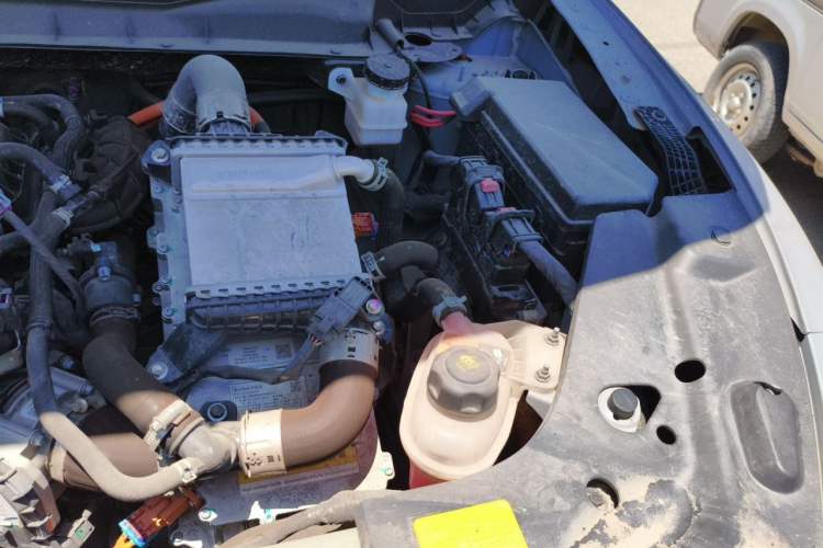 Used Venucia V DD-i 2023 60km iD Version Engine Bay Left