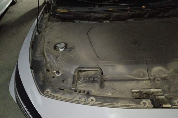 Used Venucia V DD-i 2023 110 km iE Version Engine Bay Right