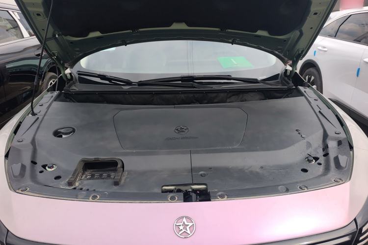 Used Venucia V DD-i 2023 110 km iE Version Engine Bay