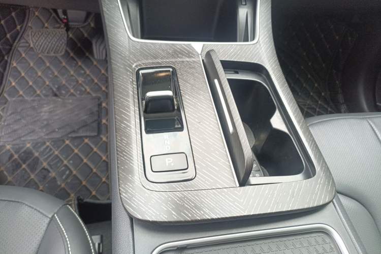 Used Venucia V DD-i 2023 110 km iE Version Gear Lever