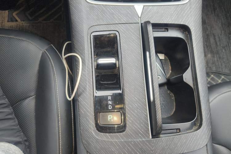 Used Venucia V DD-i 2023 110 km iE Version Gear Lever