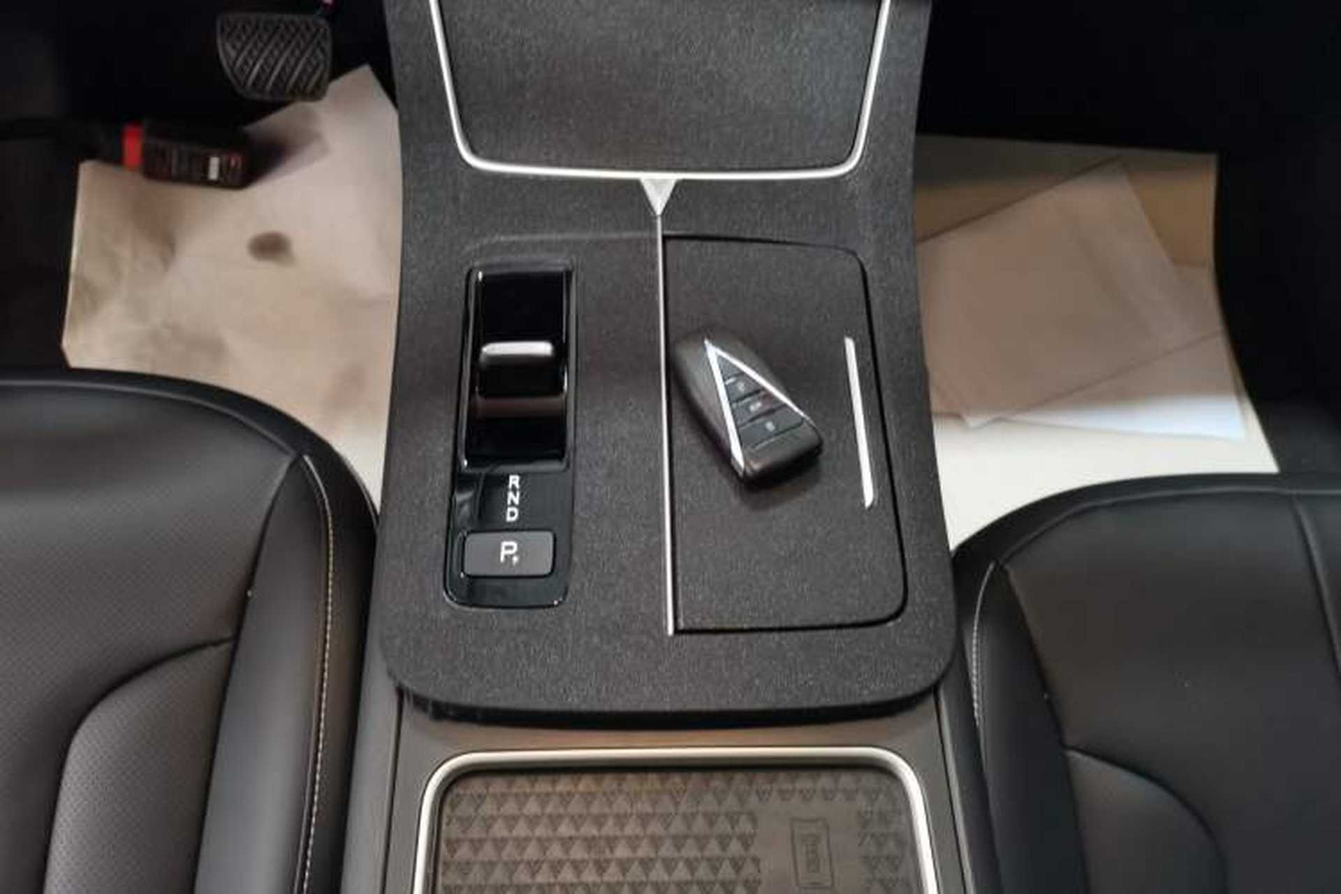 Used Venucia V DD-i 2023 60km iD Version Gear Lever