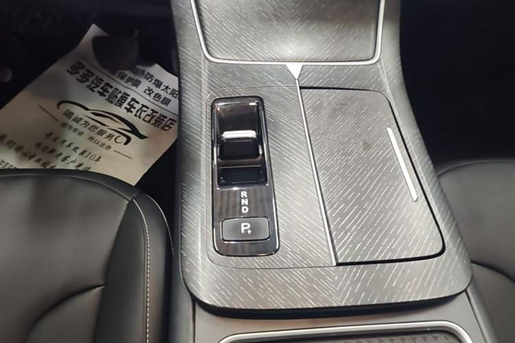 Used Venucia V DD-i 2023 60km iD Version Gear Lever