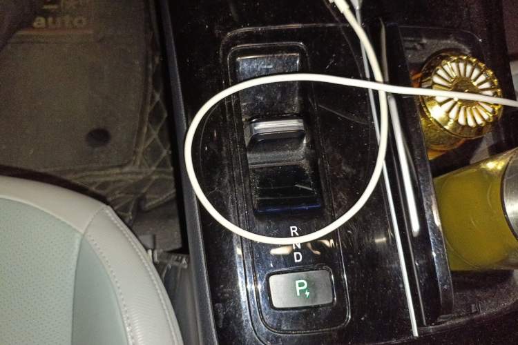 Used Venucia V DD-i 2023 110 km iE Version Gear Lever