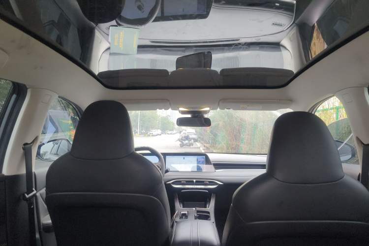 Used Venucia V DD-i 2023 110 km iE Version Headliner
