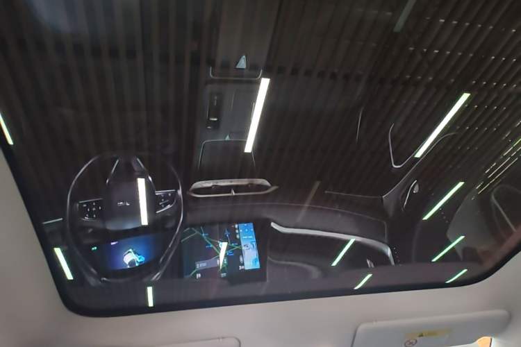 Used Venucia V DD-i 2023 60km iD Version Headliner