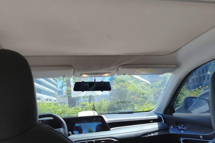 Used Venucia V DD-i 2023 60km iD Version Headliner