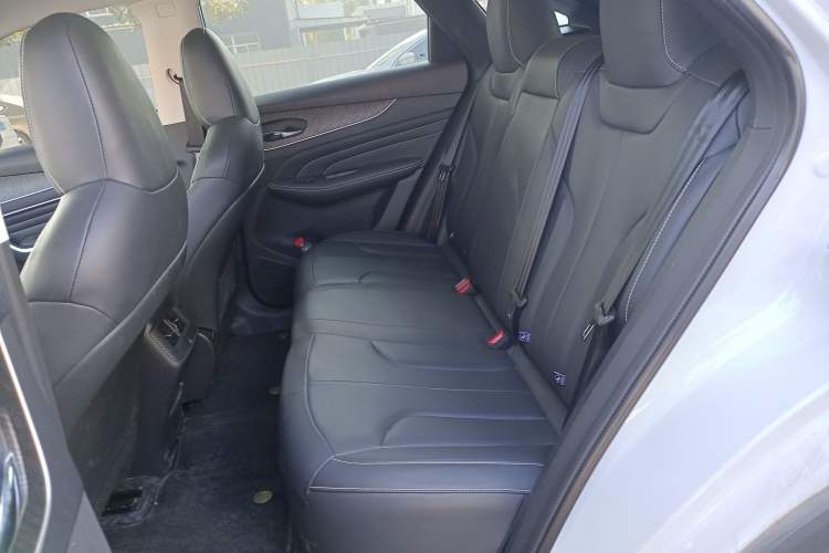Used Venucia V DD-i 2023 110 km iE Version Interior 4