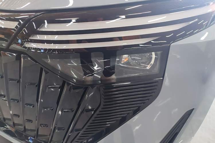 Used Venucia V DD-i 2023 60km iD Version Left Front Headlight