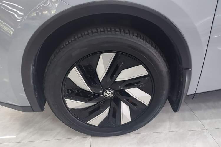 Used Venucia V DD-i 2023 60km iD Version Left Front Wheel Hub