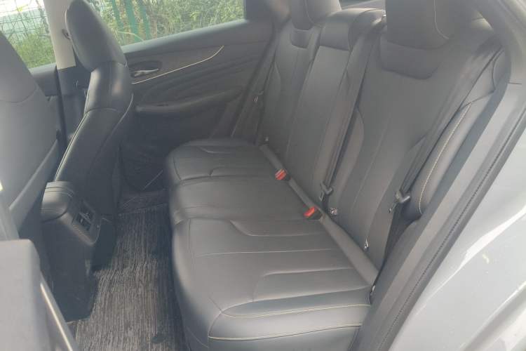 Used Venucia V DD-i 2023 110 km iE Version Left Rear Seat