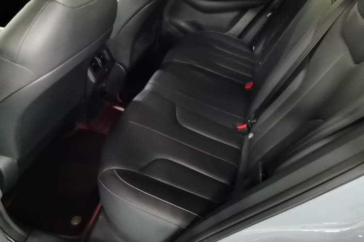 Used Venucia V DD-i 2023 110 km iE Version Left Rear Seat