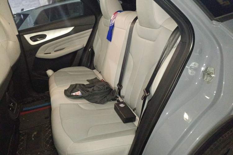 Used Venucia V DD-i 2023 110 km iE Version Left Rear Seat