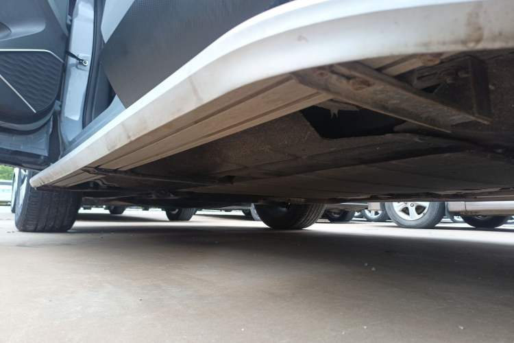 Used Venucia V DD-i 2023 110 km iE Version Left Side Sill