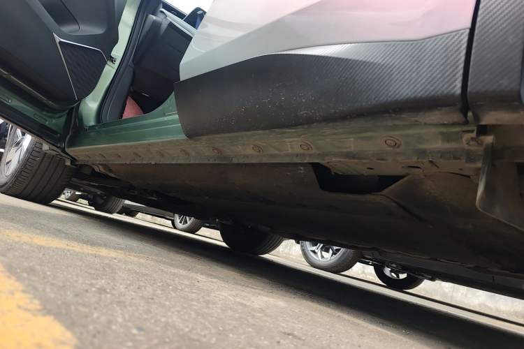 Used Venucia V DD-i 2023 110 km iE Version Left Side Sill