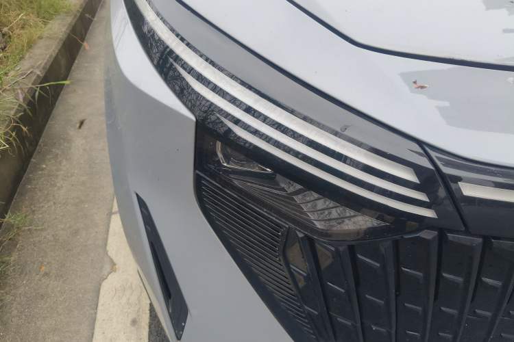 Used Venucia V DD-i 2023 110 km iE Version Right Front Headlight