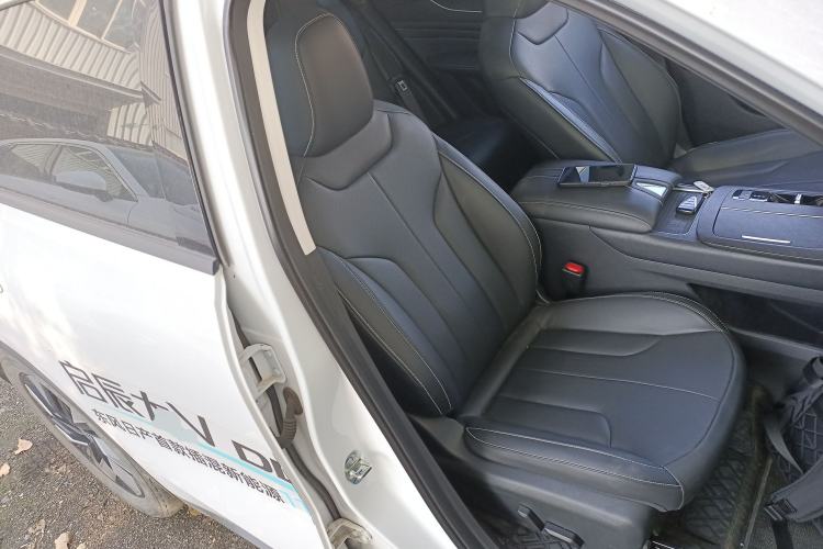 Used Venucia V DD-i 2023 110 km iE Version Right Front Seat
