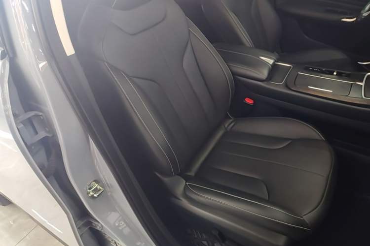 Used Venucia V DD-i 2023 60km iD Version Right Front Seat